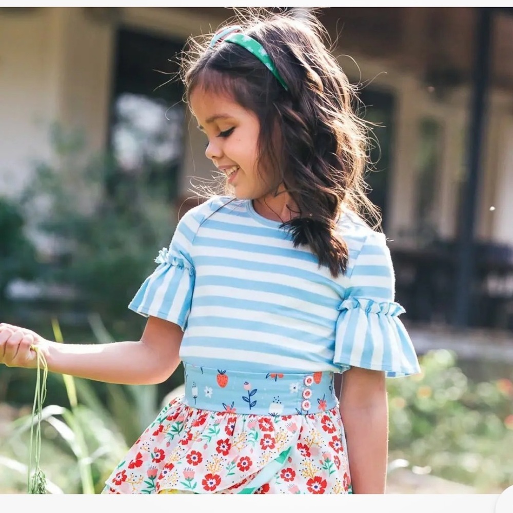 Wildflowers Best Day Ever Blue striped Cloudy Tee girls size 10 like new
